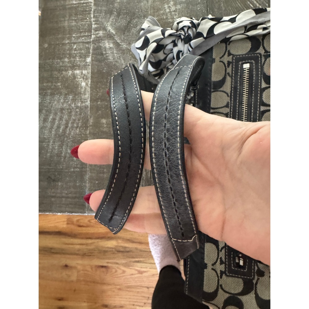 COACH Vintage Y2k Hampton Signature Canvas Shoulder Bag B/W Coach Scarf - Picture 12 of 14